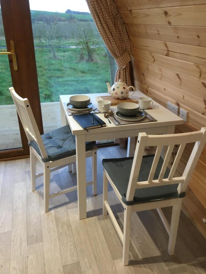 מלון דנגאנון Orchard Luxe Glamping Pod מראה חיצוני תמונה